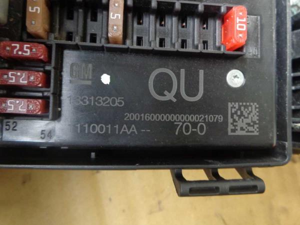 BOITE A FUSIBLE OPEL ASTRA J 1.7 CDTI  ( QU ) - Vue 3